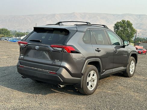 Certified 2021 Toyota RAV4 XLE w/ Convenience Package AWD/4WD image 11