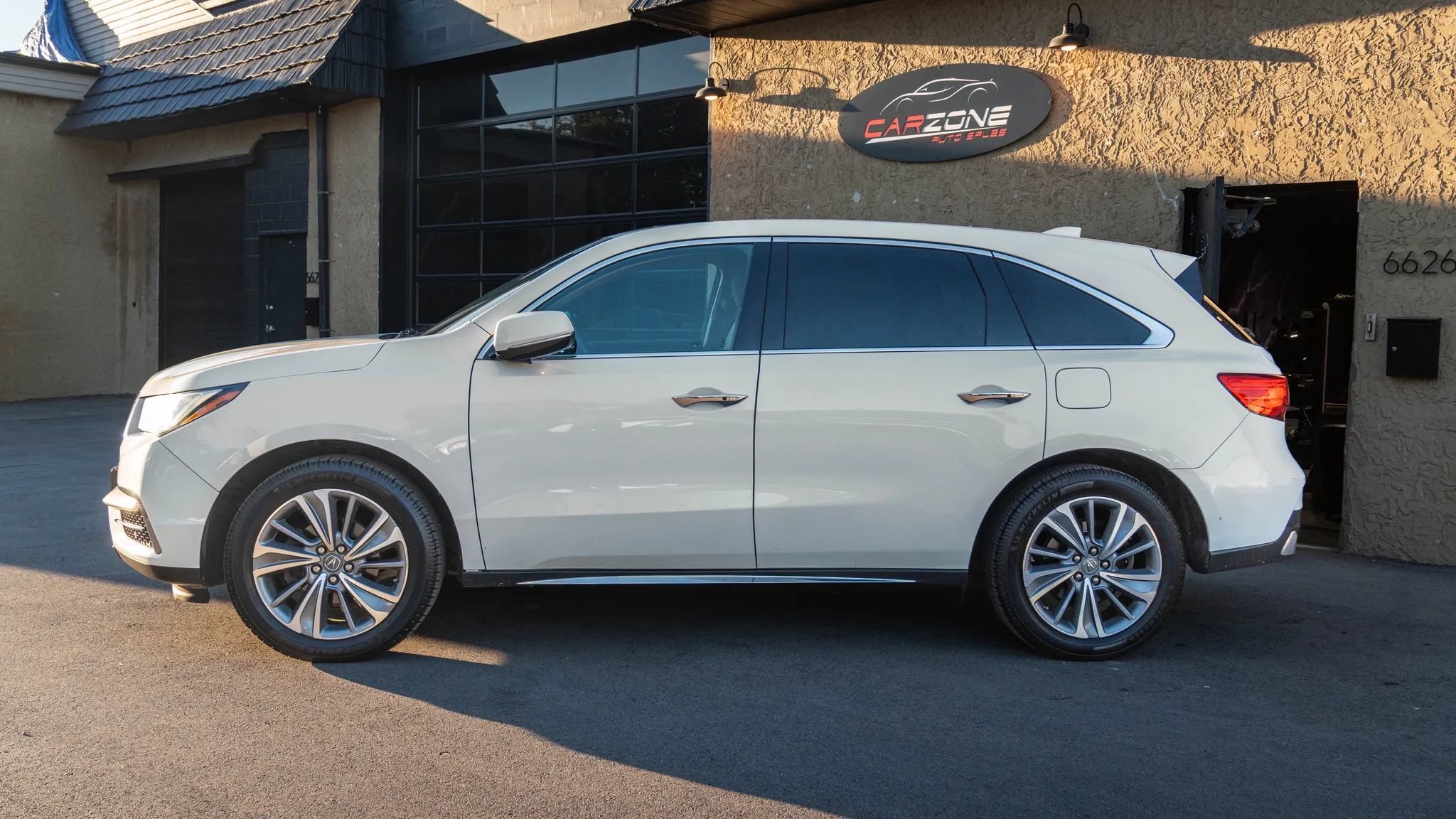 Used 2017 Acura MDX w/ Technology Package AWD/4WD image 2
