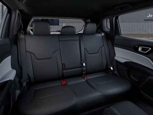 New 2026 Jeep Compass Limited w/ Mopar Graphics Package AWD/4WD image 15