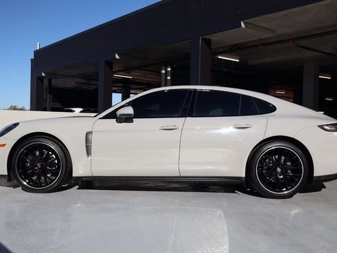 Certified 2022 Porsche Panamera Platinum Edition image 2