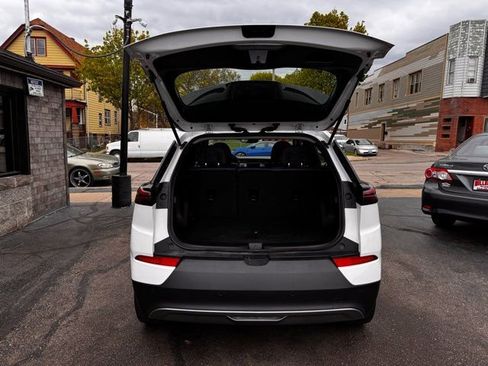 Used 2022 Chevrolet Bolt EUV LT w/ Convenience Package FWD image 23