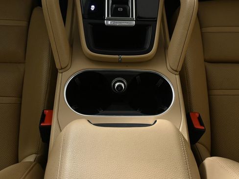 Used 2022 Porsche Cayenne Platinum Edition AWD/4WD image 27
