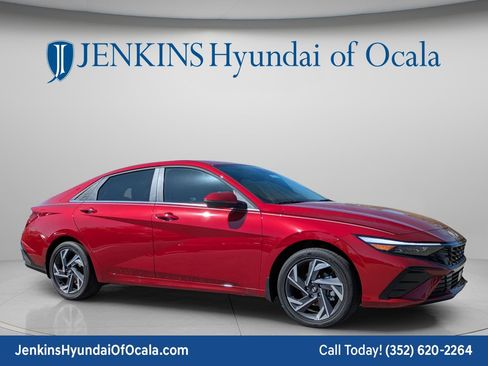 Used 2025 Hyundai Elantra Limited FWD image 1