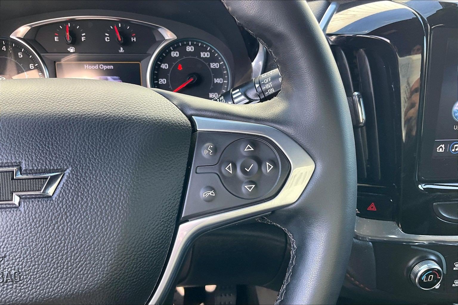 Used 2023 Chevrolet Traverse RS FWD image 24