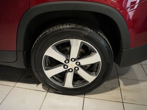 Used 2021 Chevrolet Traverse LT w/ LT Premium Package image 12