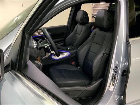 Used 2025 Mercedes-Benz GLS 450 4MATIC image 7