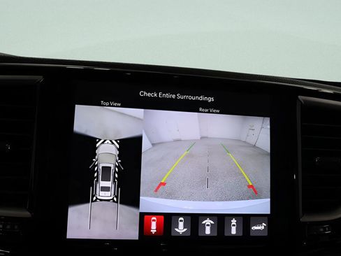 Used 2023 Chrysler Pacifica Limited AWD/4WD image 16