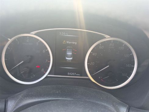 Used 2018 Nissan Sentra SV FWD image 4
