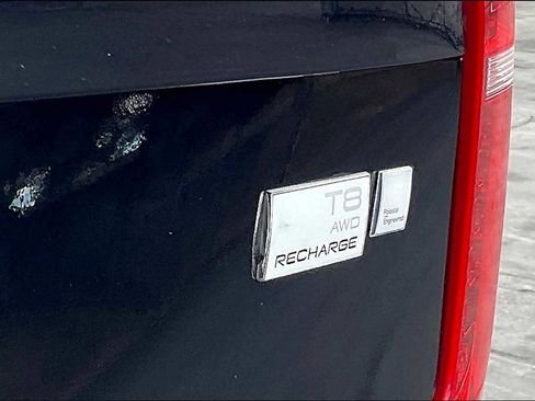 Used 2022 Volvo XC90 T8 Inscription image 11