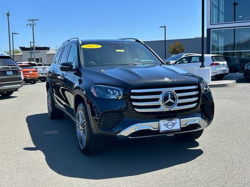 Used 2025 Mercedes-Benz GLS 450 4MATIC image 7
