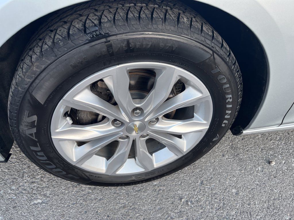 Used 2022 Chevrolet Malibu LT FWD image 9