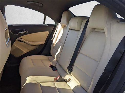 Used 2014 Mercedes-Benz CLA 250 image 17