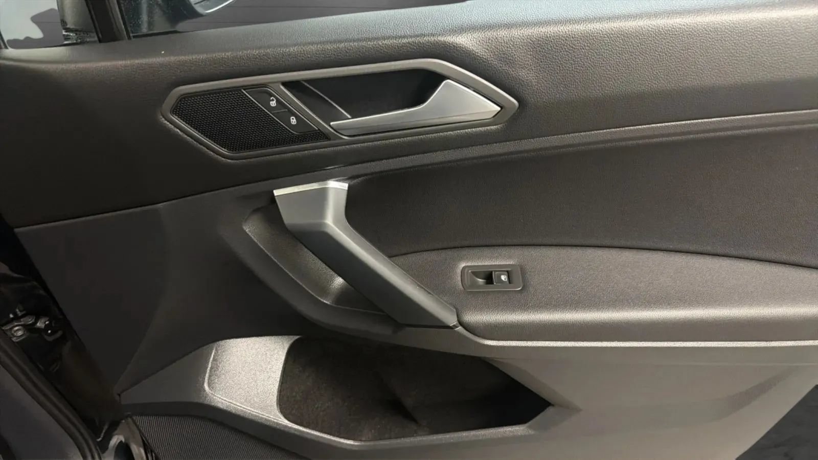 Used 2019 Volkswagen Tiguan S FWD image 18