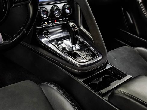 Used 2018 Jaguar F-TYPE R-Dynamic RWD image 18