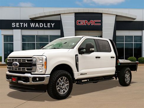 Used 2023 Ford F250 XLT w/ F-250 >10K GVWR Package image 3