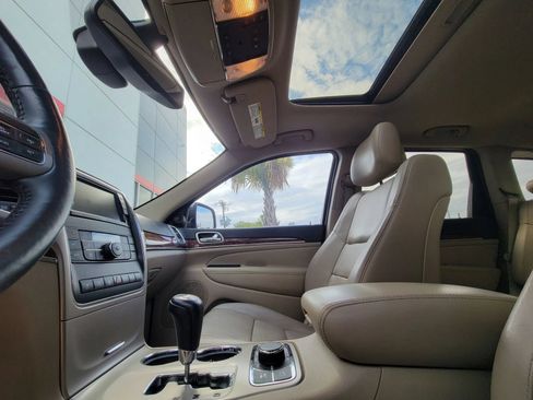 Used 2013 Jeep Grand Cherokee Limited w/ Luxury Group II AWD/4WD image 15