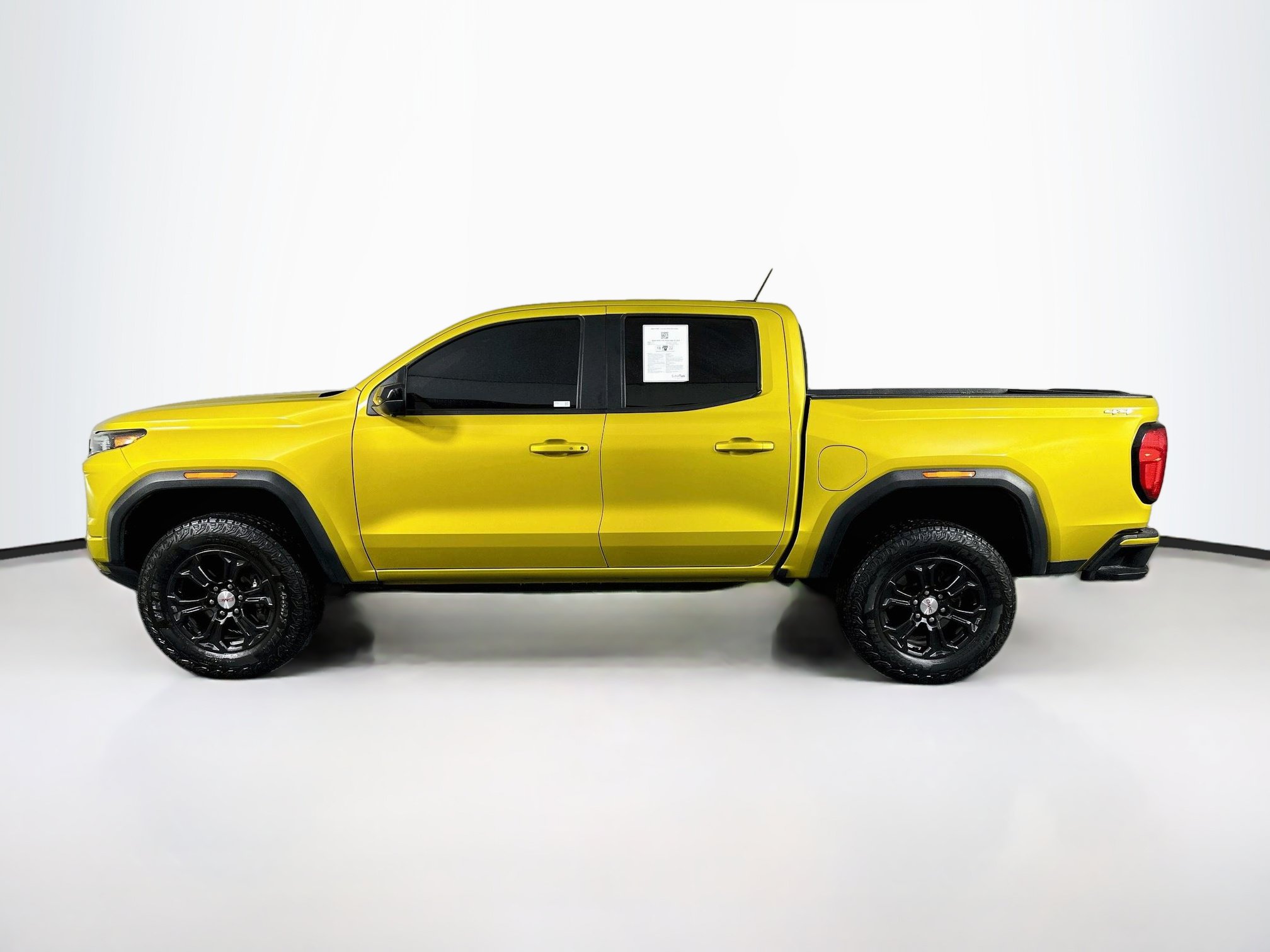 Used 2024 GMC Canyon Elevation w/ Convenience Package AWD/4WD image 4