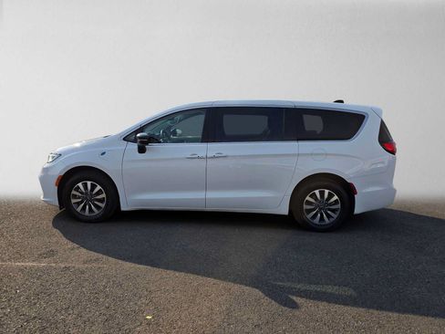 Used 2024 Chrysler Pacifica Limited FWD image 7