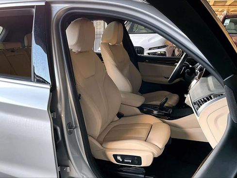 Used 2019 BMW X3 sDrive30i w/ Premium Package image 8