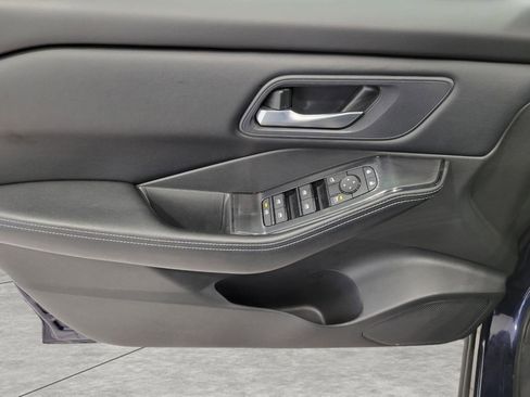 Used 2025 Nissan Rogue SV image 25