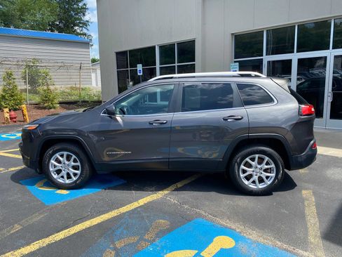 Used 2016 Jeep Cherokee Latitude w/ Comfort/Convenience Group AWD/4WD image 13
