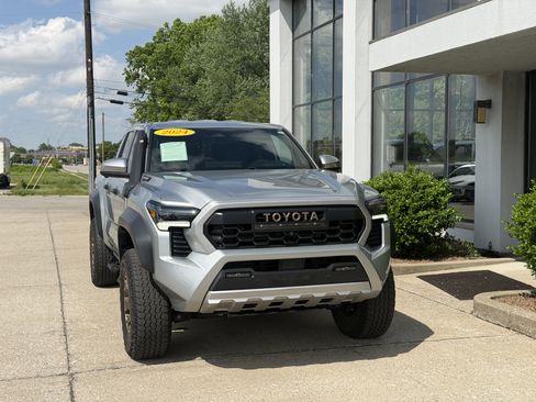 Used 2024 Toyota Tacoma 4x4 Double Cab Hybrid image 23