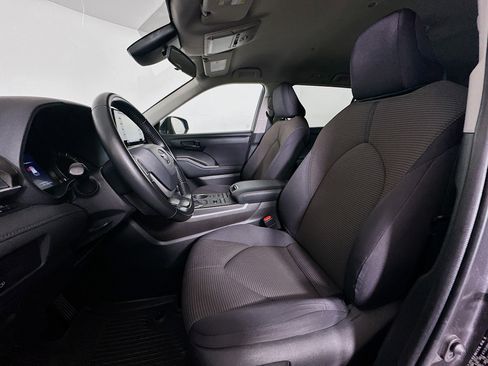 Used 2022 Toyota Highlander LE image 13