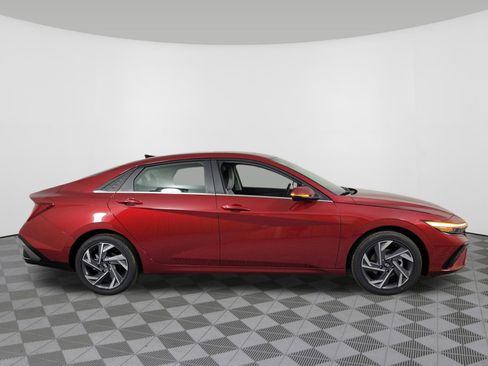 New 2025 Hyundai Elantra Limited image 2