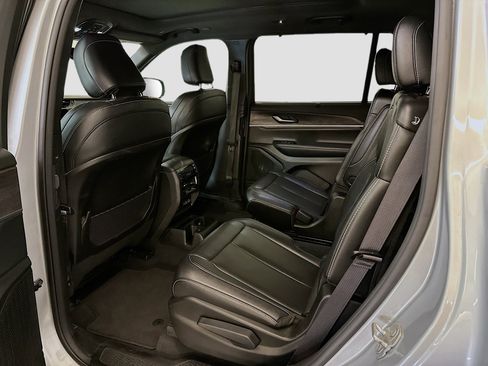 Used 2024 Jeep Grand Cherokee L Limited w/ Luxury Tech Group II AWD/4WD image 30