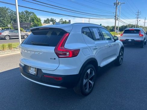 Certified 2025 Volvo XC40 B5 Plus AWD/4WD image 5