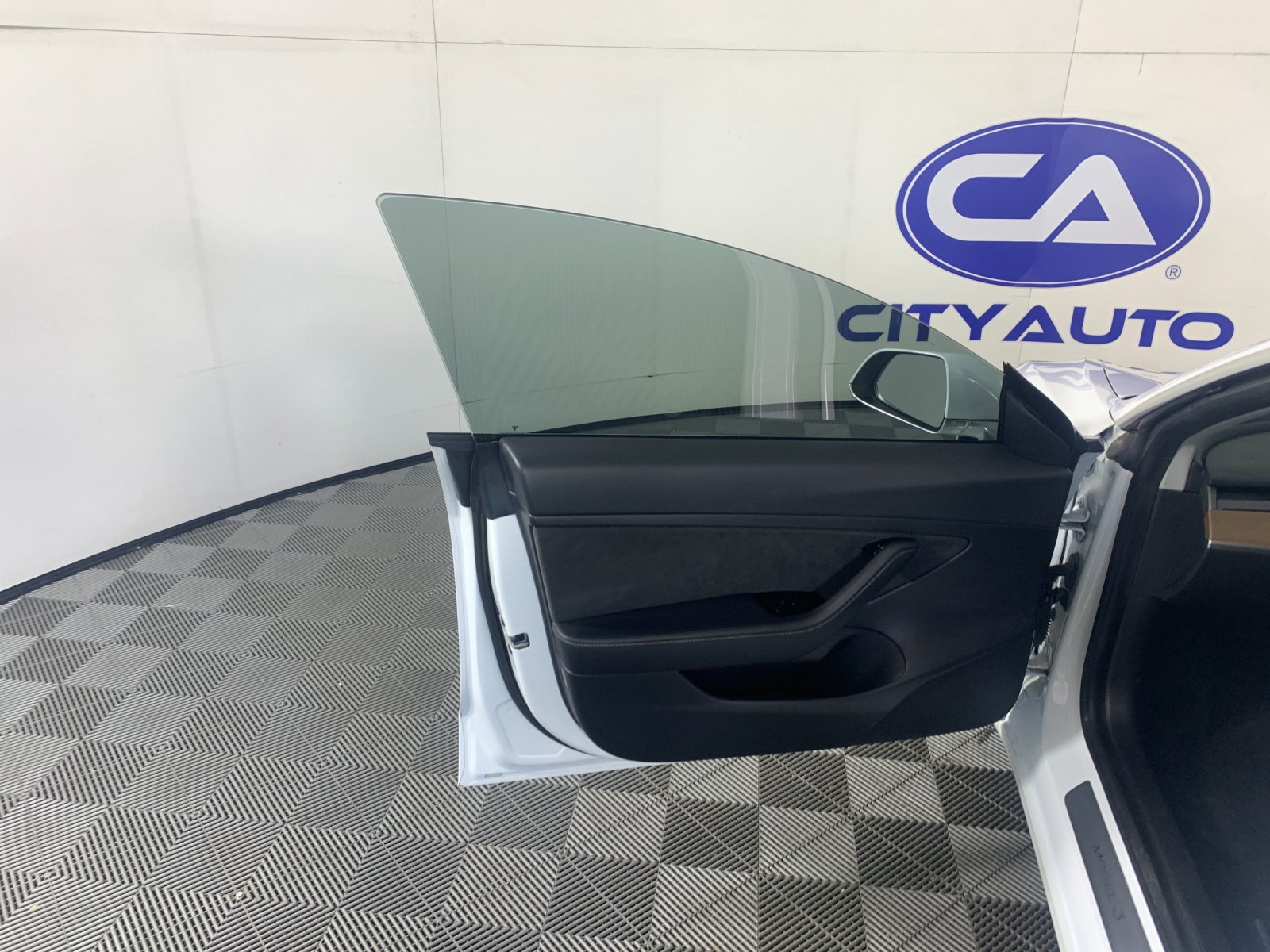 Used 2020 Tesla Model 3 Standard Range RWD image 13