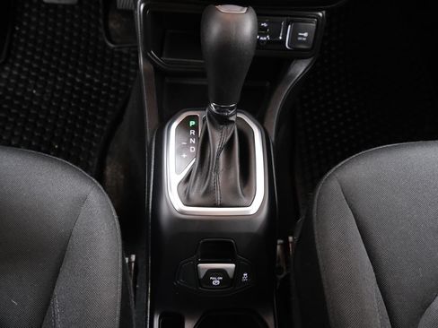 Used 2019 Jeep Renegade Latitude w/ Cold Weather Group FWD image 22