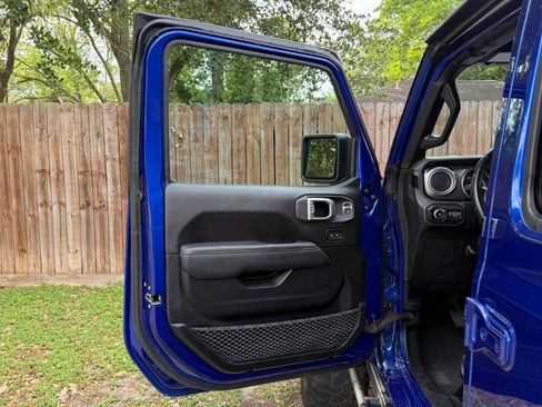 Used 2019 Jeep Wrangler Unlimited Sahara AWD/4WD image 20