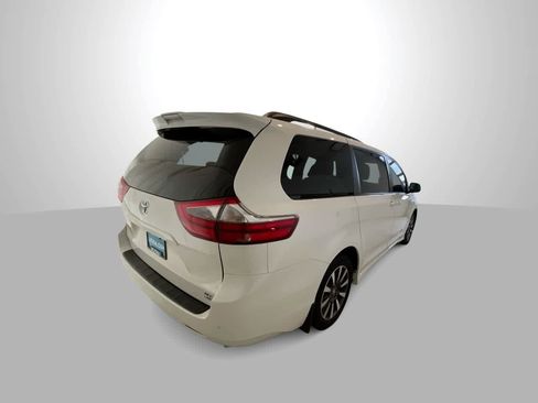 Used 2020 Toyota Sienna XLE w/ XLE Navigation Package AWD/4WD image 8