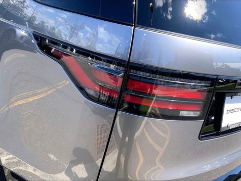 Certified 2025 Land Rover Discovery Dynamic SE AWD/4WD image 28