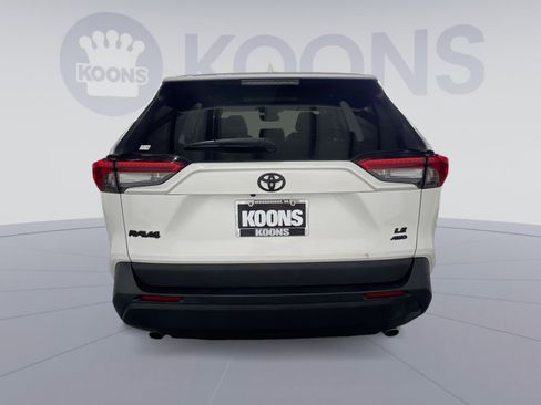 Used 2021 Toyota RAV4 LE image 5