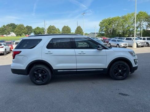 Used 2016 Ford Explorer XLT w/ Equipment Group 202A AWD/4WD image 9