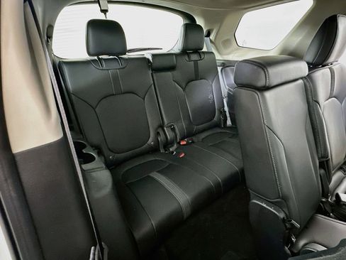 Used 2023 Honda Pilot Touring image 14