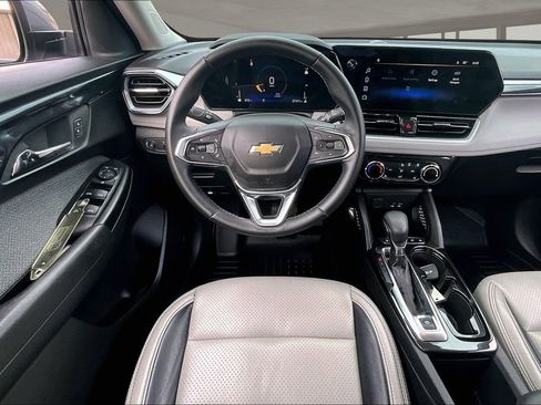 Used 2024 Chevrolet TrailBlazer LT w/ LT Cold Weather Package FWD image 8