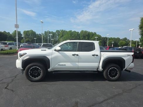 Used 2024 Toyota Tacoma TRD Off-Road AWD/4WD image 6
