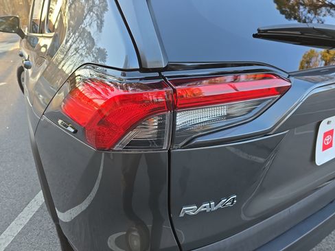 Used 2021 Toyota RAV4 LE image 34