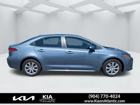 Used 2025 Toyota Corolla LE FWD image 2