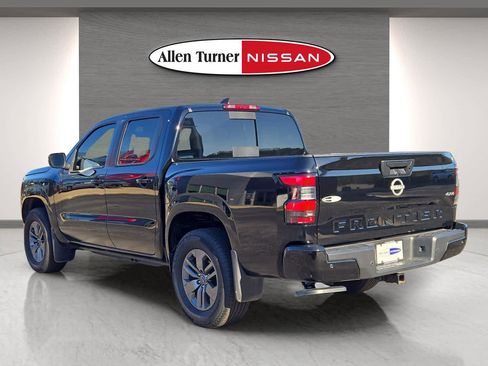 Used 2025 Nissan Frontier SV image 9