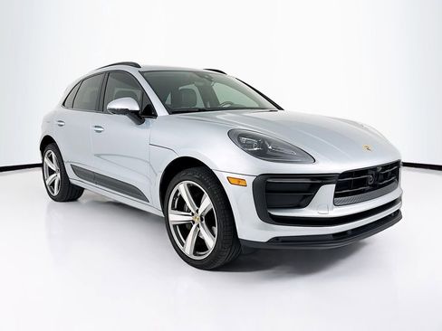 Certified 2023 Porsche Macan image 9