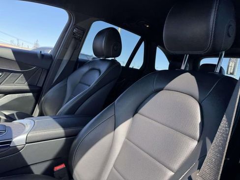 Used 2022 Mercedes-Benz GLC 300 4MATIC image 11