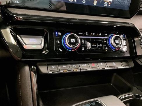 Used 2025 GMC Sierra 1500 AT4 w/ Technology Package image 32