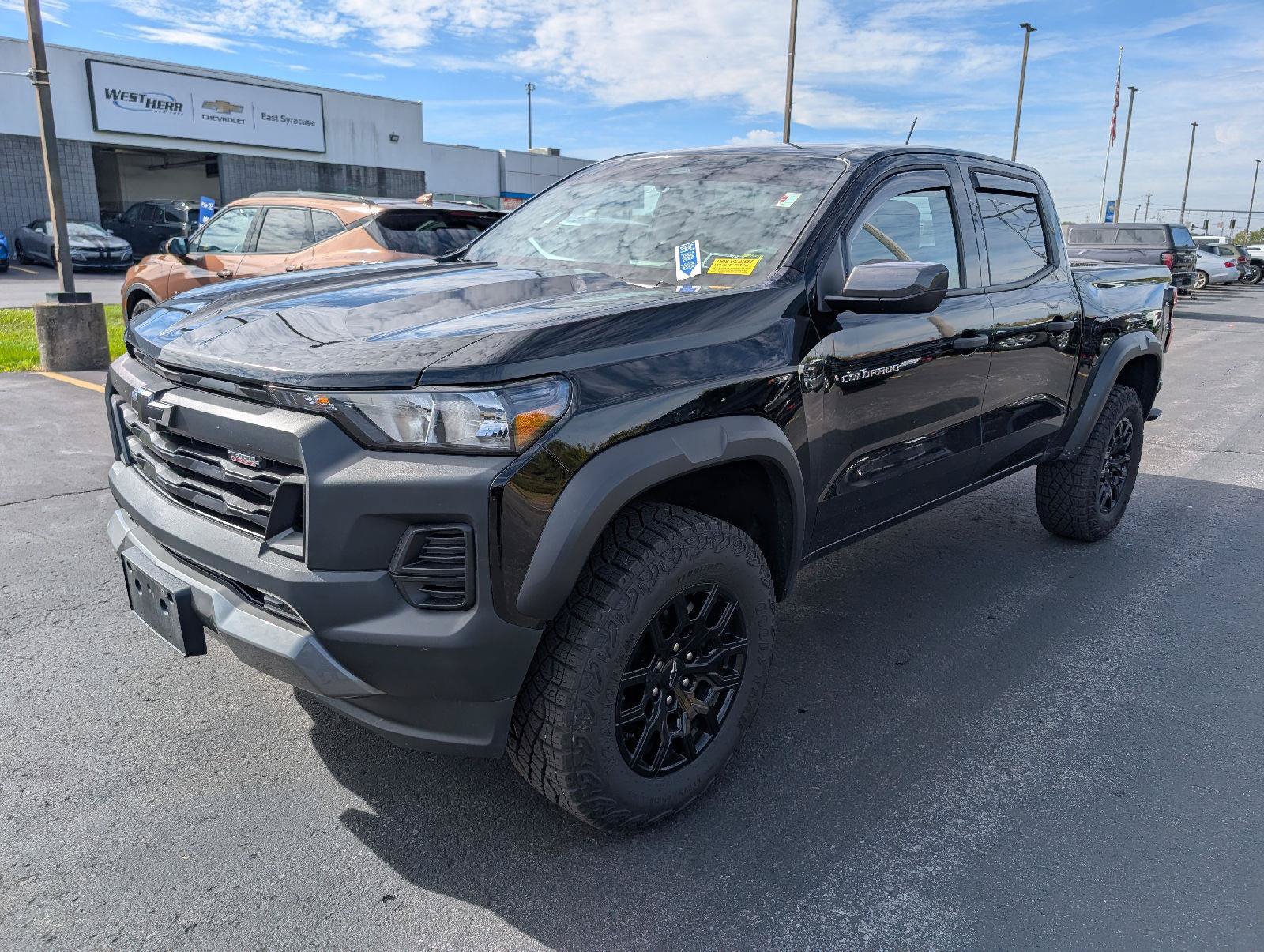 Used 2025 Chevrolet Colorado Trail Boss AWD/4WD image 4