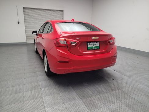 Used 2017 Chevrolet Cruze LT w/ Convenience Package FWD image 6