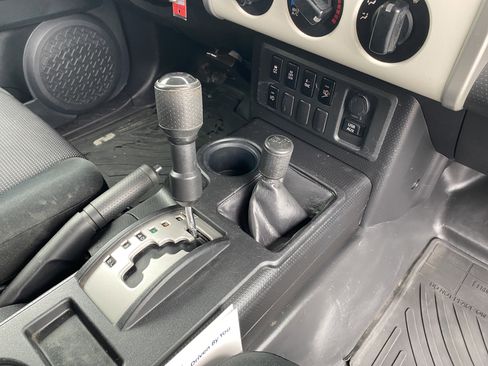 Used 2012 Toyota FJ Cruiser 4WD w/ Convenience Pkg image 16