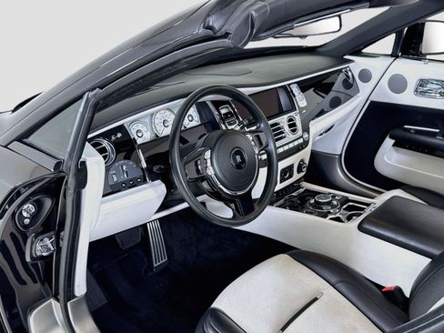 Used 2018 Rolls-Royce Dawn RWD image 13